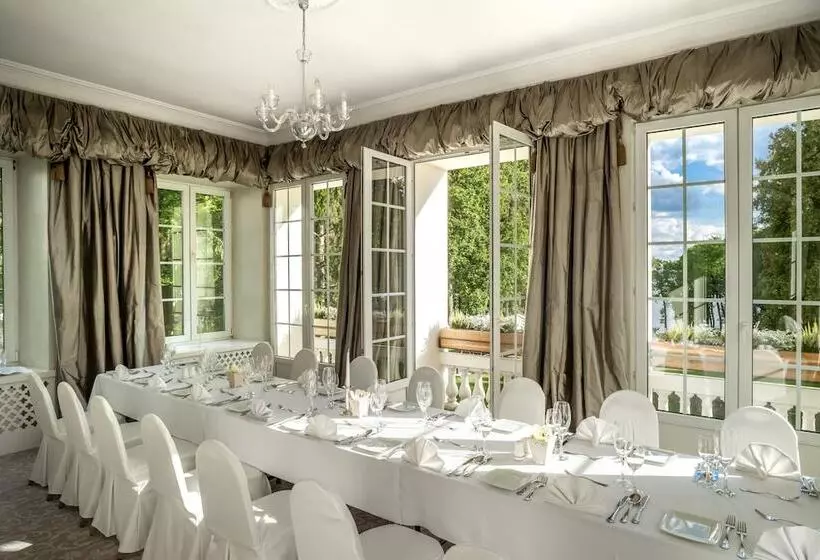 فندق Pałac Zegrzyński