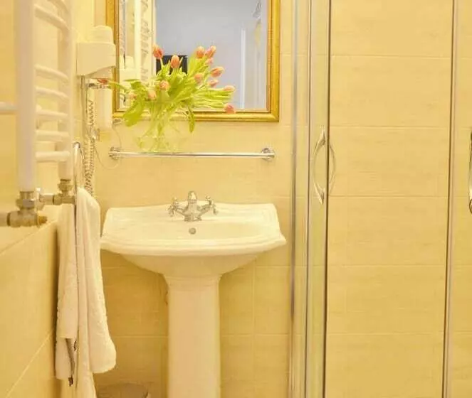 فندق Pałac Zegrzyński