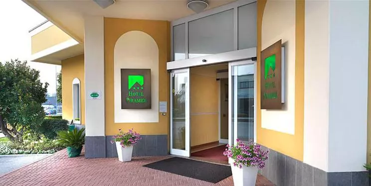 ホテル Piramidi