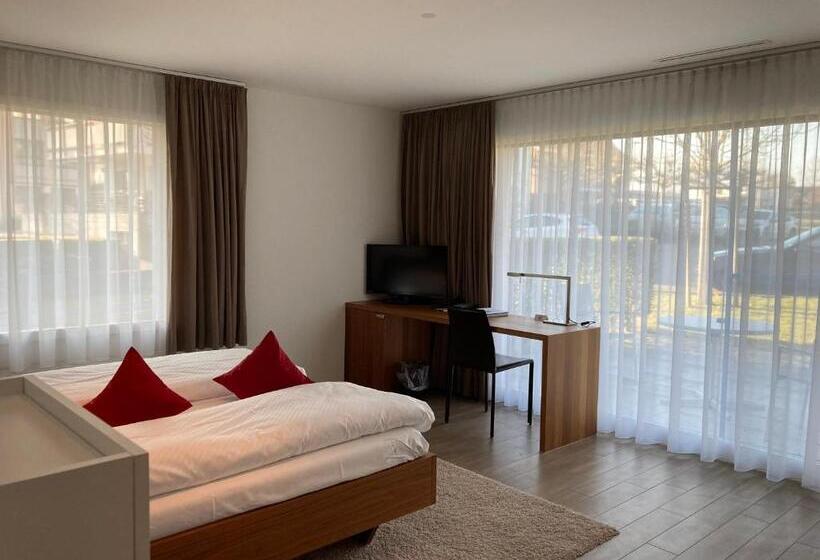 בית מלון כפרי Rössli Hurden