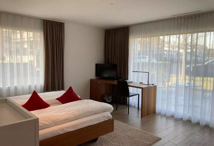 Отель Rössli Hurden