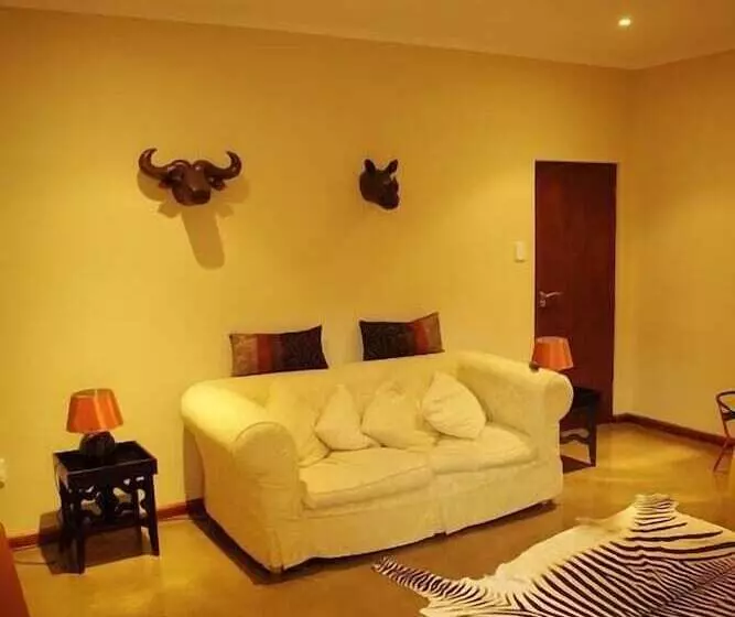 بنسيون Kapensis Guesthouse  Ltd