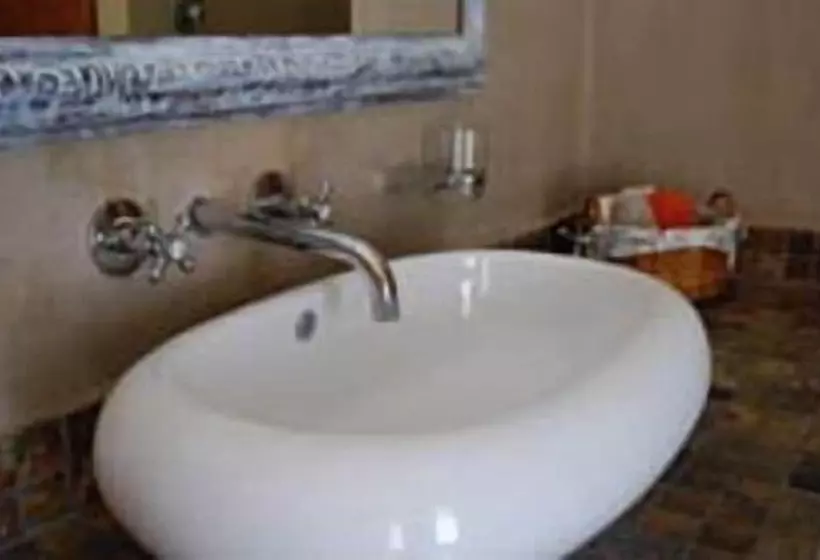 بنسيون Kapensis Guesthouse  Ltd