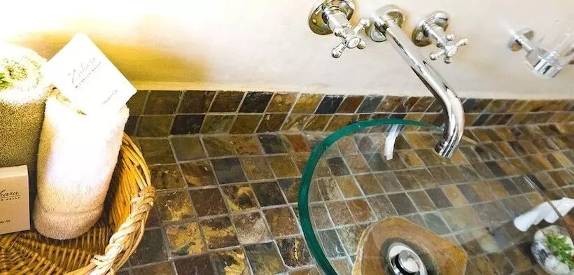 بنسيون Kapensis Guesthouse  Ltd