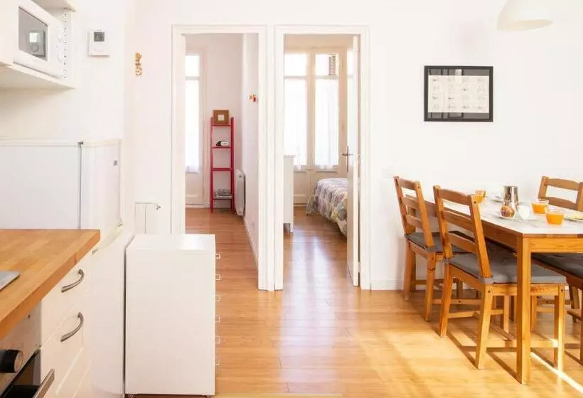 Barcelona Cozy Apartment