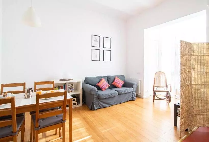 Barcelona Cozy Apartment