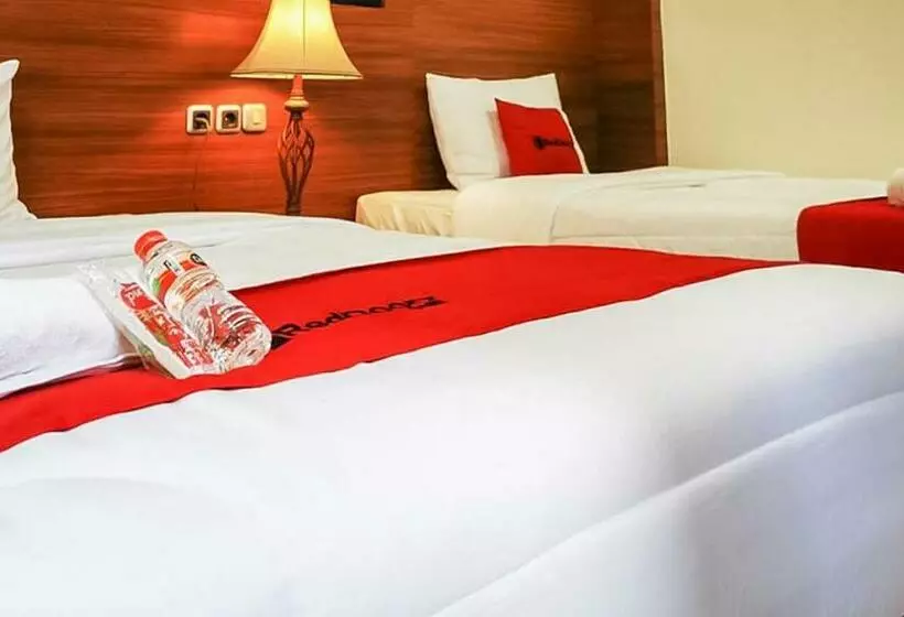 ホテル Reddoorz Plus @ Taman Madiun