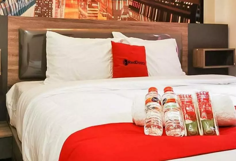 ホテル Reddoorz Plus @ Taman Madiun