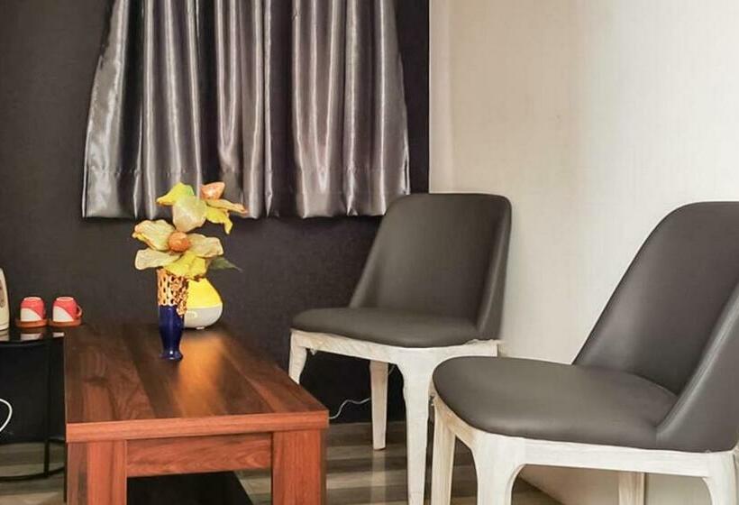 Hotel Reddoorz Plus @ Taman Madiun