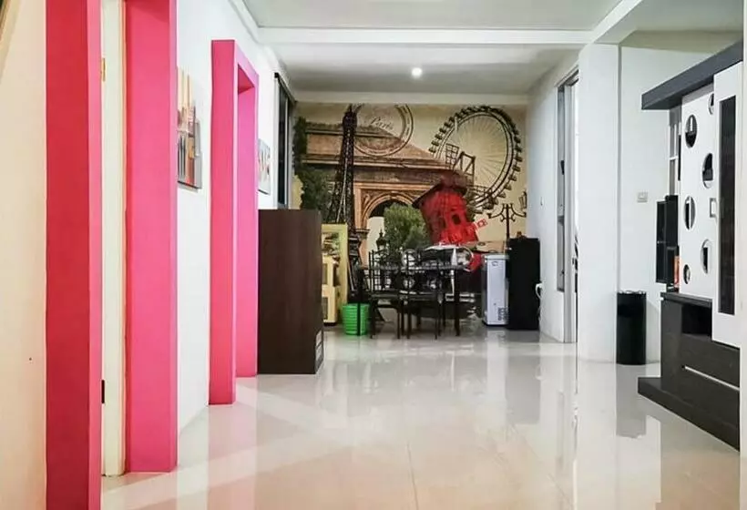 ホテル Reddoorz Plus @ Taman Madiun