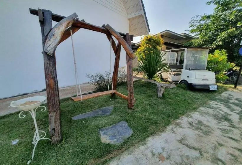 ホテル The Cottage At Chiyaphum