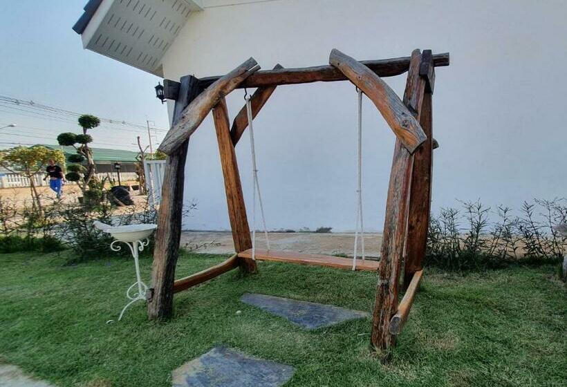 Hotelli The Cottage At Chiyaphum