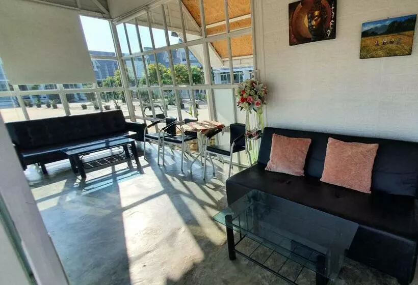 ホテル The Cottage At Chiyaphum