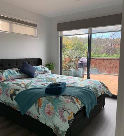 North Hobart, Tranquil Retreat, No Stairs, Access