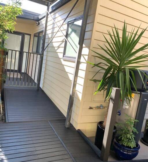 North Hobart, Tranquil Retreat, No Stairs, Access