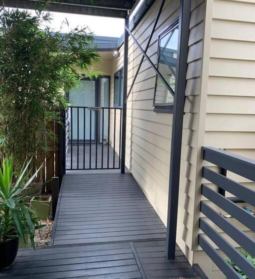 North Hobart, Tranquil Retreat, No Stairs, Access