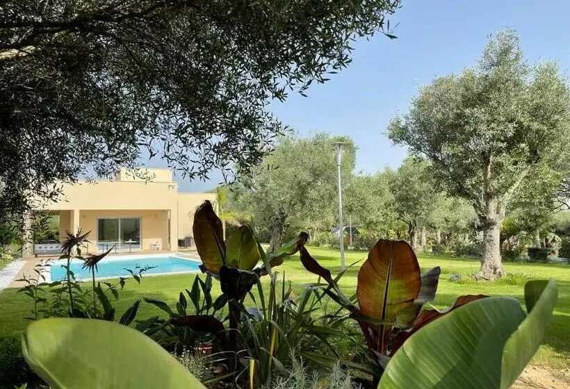 ベッドアンドブレックファースト Resort Natura & Relax