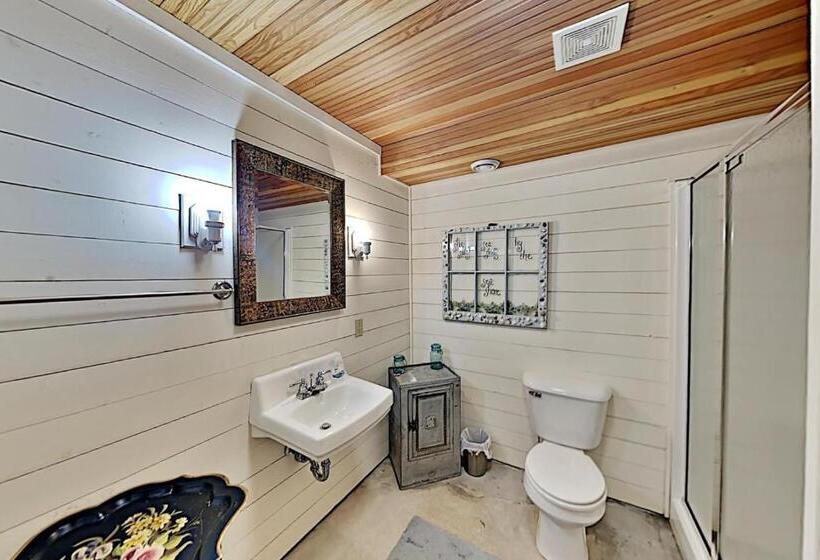 Legacy Point On Little Siss