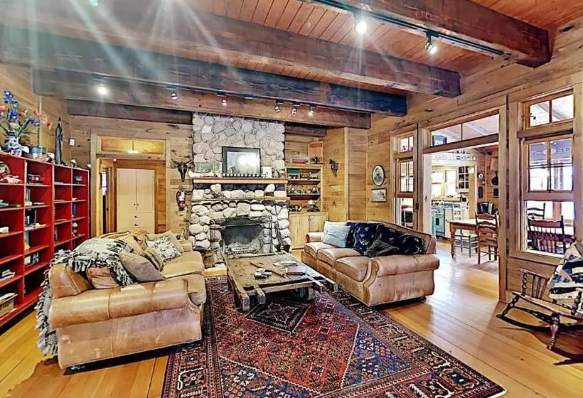 Legacy Point On Little Siss