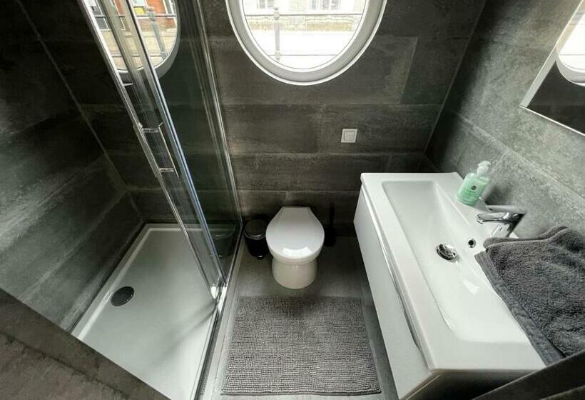 New Houseboat 2 Bedrooms