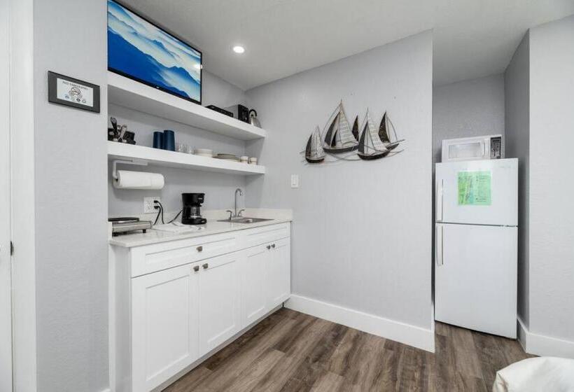 Shell On The Beach 102  Renovated