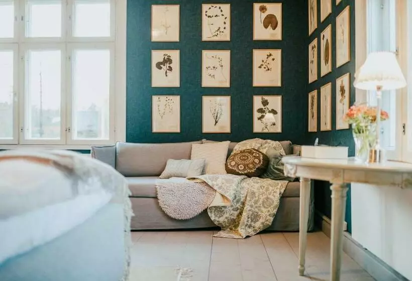 Retkeilymaja Salaisen Puutarhan Majatalo