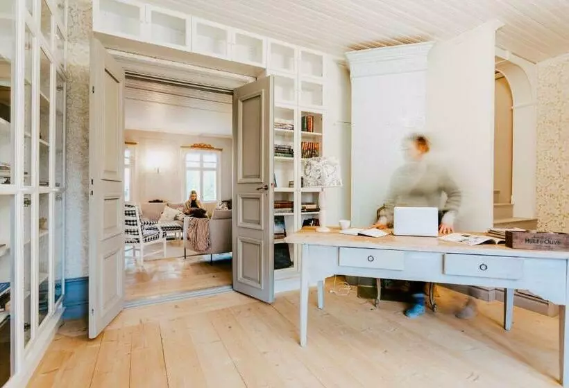 Retkeilymaja Salaisen Puutarhan Majatalo