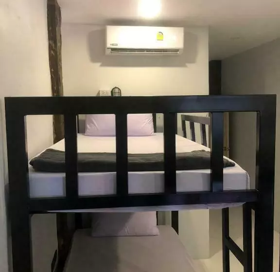 ユースホステル Social Quarters