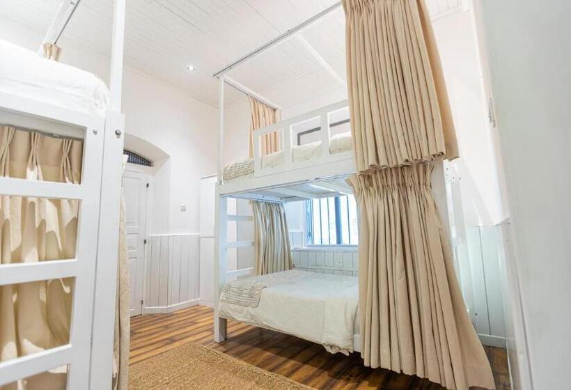 הוסטל We Escape