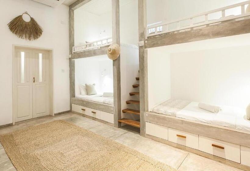 הוסטל We Escape