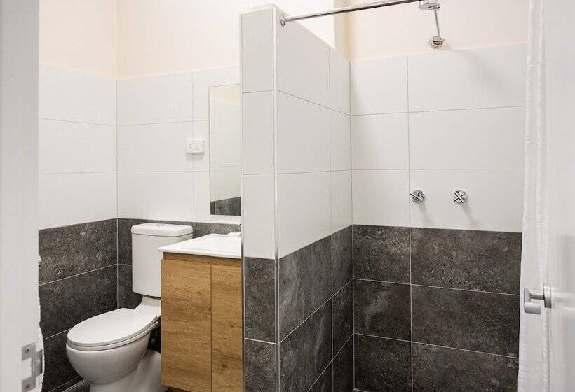 בית מלון כפרי Inala