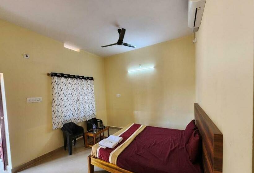 Отель Staymaker Murdeshwar Beach House