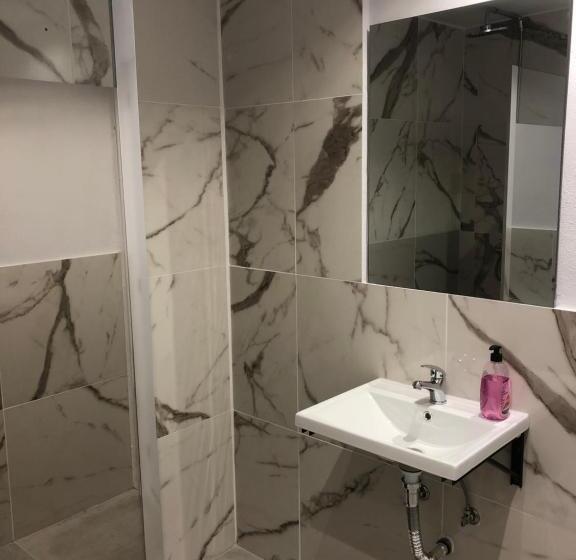 پانسیون Hostal Santa Calma