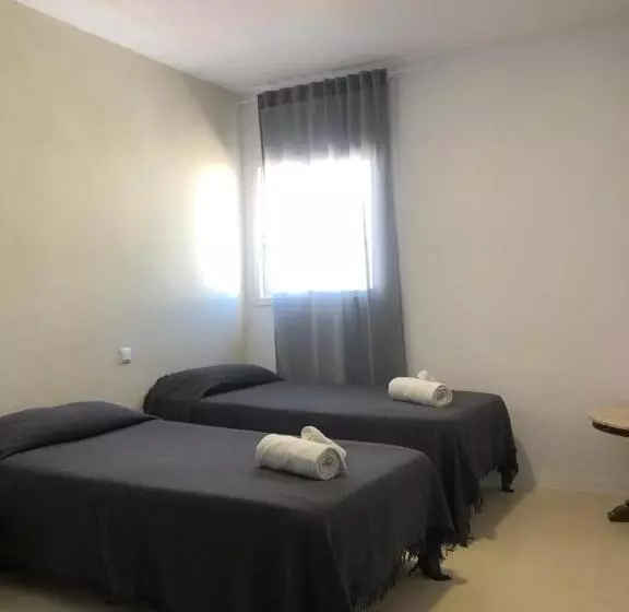 پانسیون Hostal Santa Calma