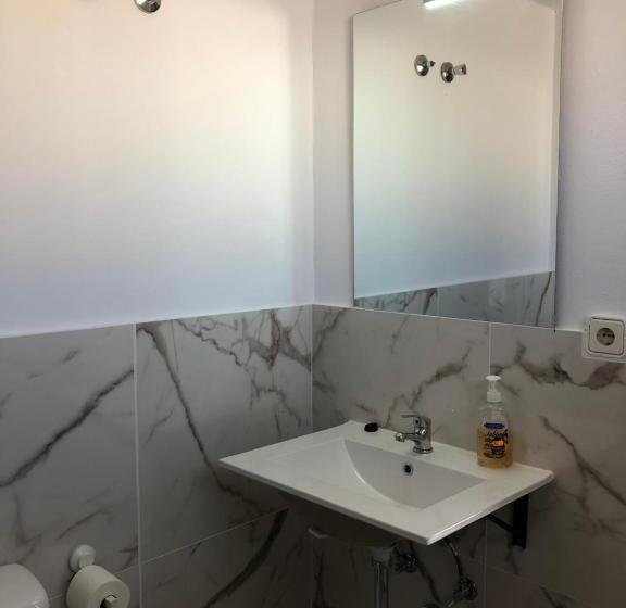 پانسیون Hostal Santa Calma