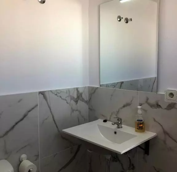 پانسیون Hostal Santa Calma