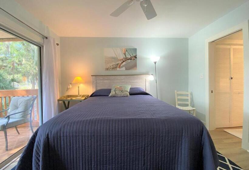 327 Palmetto Walk Wine Down