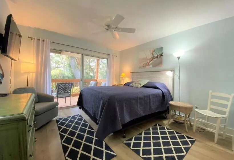 327 Palmetto Walk   Wine Down