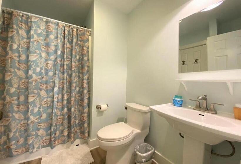 327 Palmetto Walk Wine Down