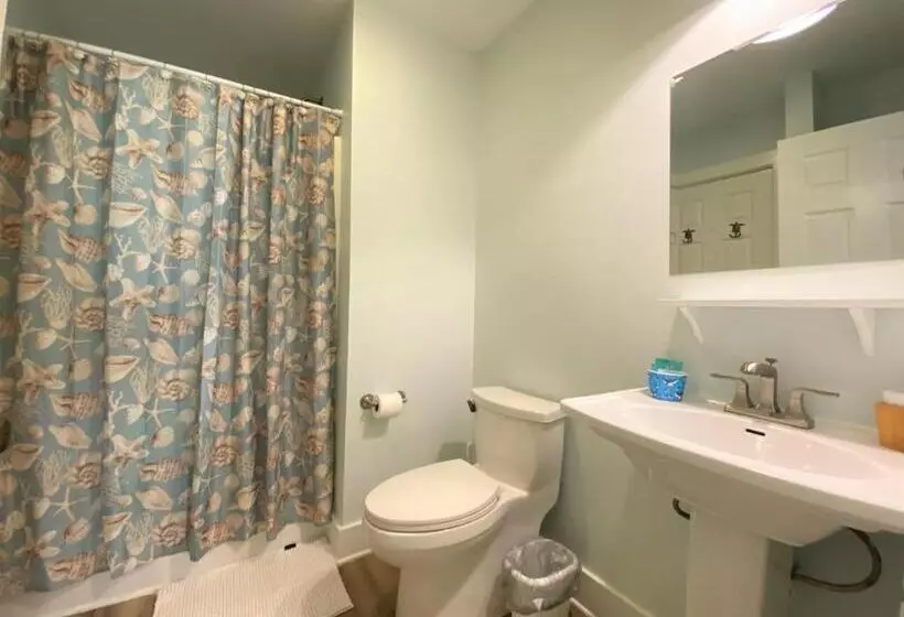 327 Palmetto Walk   Wine Down