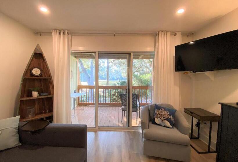 327 Palmetto Walk Wine Down