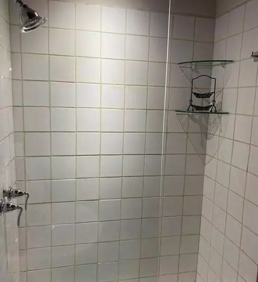 Beautiful Loft! Walk From The Beach!