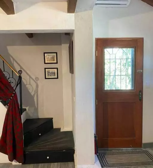 Beautiful Loft! Walk From The Beach!