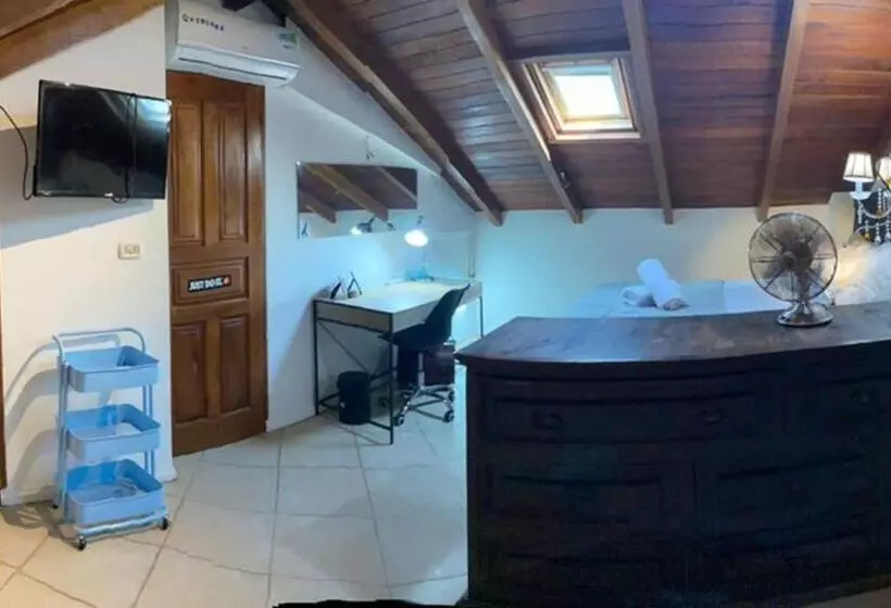 Beautiful Loft! Walk From The Beach!