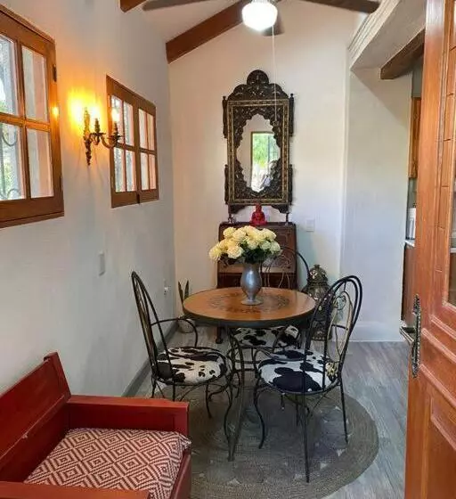 Beautiful Loft! Walk From The Beach!