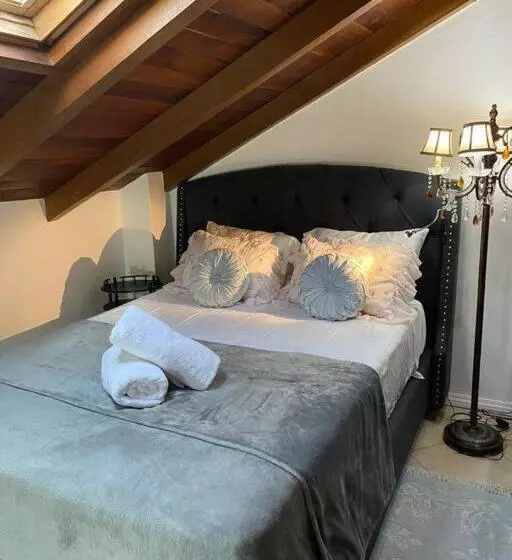 Beautiful Loft! Walk From The Beach!