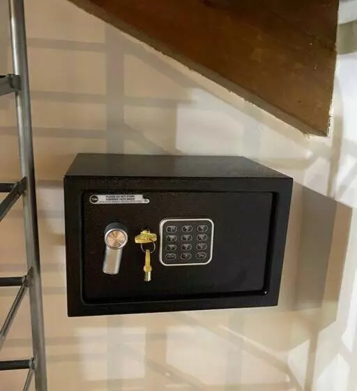 Beautiful Loft! Walk From The Beach!