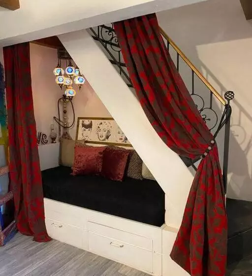 Beautiful Loft! Walk From The Beach!