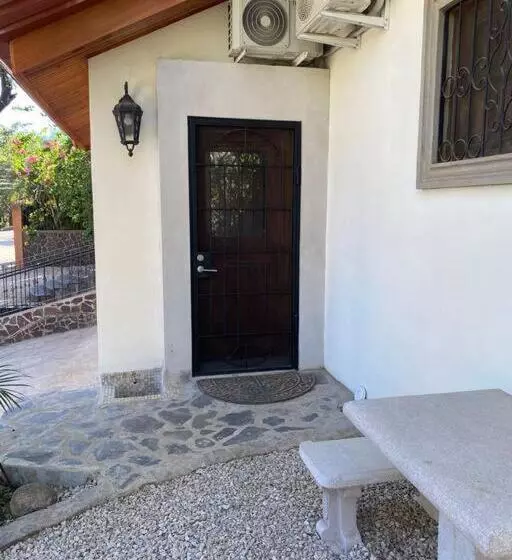 Beautiful Loft! Walk From The Beach!