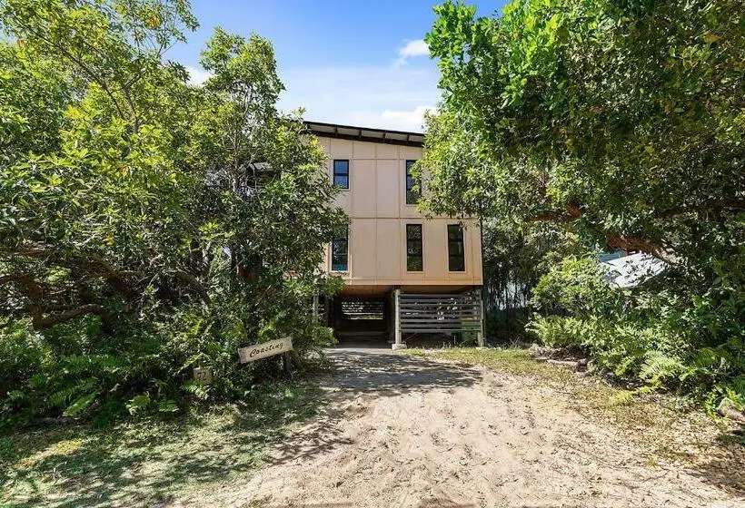 Coasting   Straddie Style Beach House